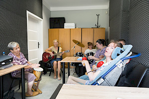 Zajęcia muzyczne w Środowiskowym Domu Samopomocy w Kraśniku