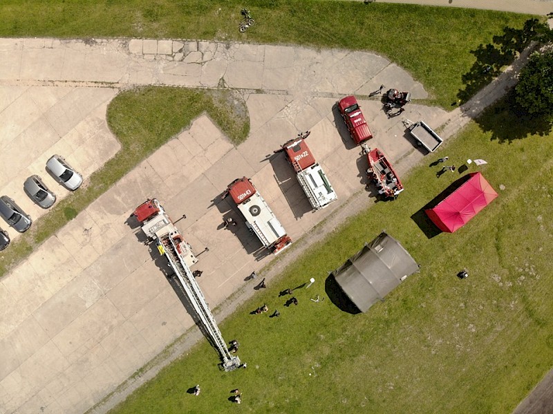 Na zdjęciu wozy strażackie puławskich strażaków
