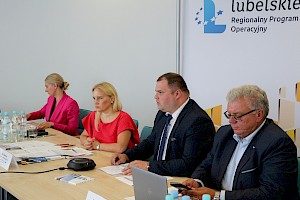 Część programu dotyczącą Europejskiego Funduszu Rozwoju Regionalnego przedstawił także Piotr Budyńczuk, Zastępca Dyrektora Departamentu Zarządzania RPO Urzędu Marszałkowskiego Województwa Lubelskiego w Lublinie.