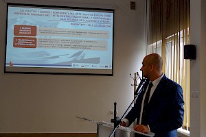 We Włodawie prezentację dotyczącą Europejskiego Funduszu Rozwoju Regionalnego przedstawił Piotr Dyrka z Departamentu Wdrażania EFRR Urzędu Marszałkowskiego Województwa Lubelskiego w Lublinie.