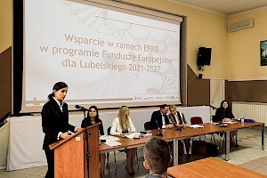 W Parczewie, prezentację dotyczącą Europejskiego Funduszu Rozwoju Regionalnego, przedstawiła Zastępca Dyrektora Lubelskiej Agencji Wspierania Przedsiębiorczości w Lublinie Natalia Świacka.