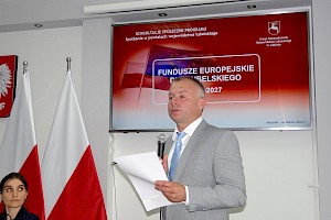W Opolu Lubelskim spotkanie otworzył Starosta Opolski Dariusz Piotrowski.