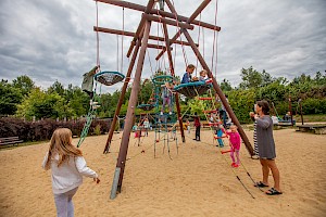 park linowy i drabinki dla dzieci