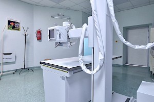 sprzęt medyczny w sali w SP ZOZ w Kraśniku