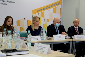 Posiedzenie Komitetu prowadziła Zastępca Przewodniczącego Anna Brzyska, Dyrektor Departamentu Zarządzania RPO Urzędu Marszałkowskiego Województwa Lubelskiego w Lublinie.