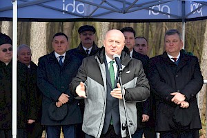 Przemówienie Jarosława Stawiarskiego Marszałka Województwa Lubelskiego podczas oficjalnego otwarcia rozbudowanej drogi wojewódzkiej nr 833 (fot. UMWL)