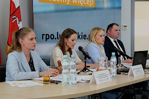 Zastępca Dyrektora Departamentu Zarządzania RPO Magdalena Urbankiewicz-Staszczak, przedstawiła informacje na temat działań informacyjno-promocyjnych zrealizowanych w 2021 r. w ramach programu regionalnego.