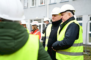 Na zdjęciu marszałek Jarosław Stawiarski oraz dyrektor WSS Piotr Matej