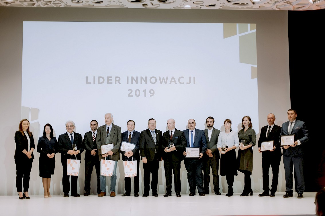 Pamiątkowe zdjęcie z konferencji podsumowującej Regionalny Program Operacyjny Województwa Lubelskiego na lata 2014-2020 - Działania wdrażane przez Lubelską Agencję Wspierania Przedsiębiorczości w Lublinie.