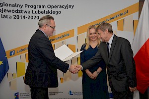 Wręczenie umów w ramach Działania 5.2 Efektywność energetyczna sektora publicznego RPO WL na lata 2014-2020. Fot. © Piotr Wójcik/UMWL