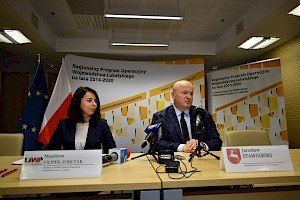 Na zdjęciu: Magdalena Filipek – Sobczak – dyrektor LAWP w Lublinie, Jarosław Stawiarski – Marszałek Województwa Lubelskiego
