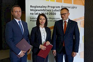Na zdjęciu: Przewodniczący Sejmiku Województwa Lubelskiego, Dyrektor LAWP w Lublinie, Sekretarz Stanu w Ministerstwie Inwestycji i Rozwoju.