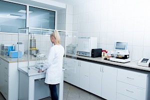 kobieta w laboratorium